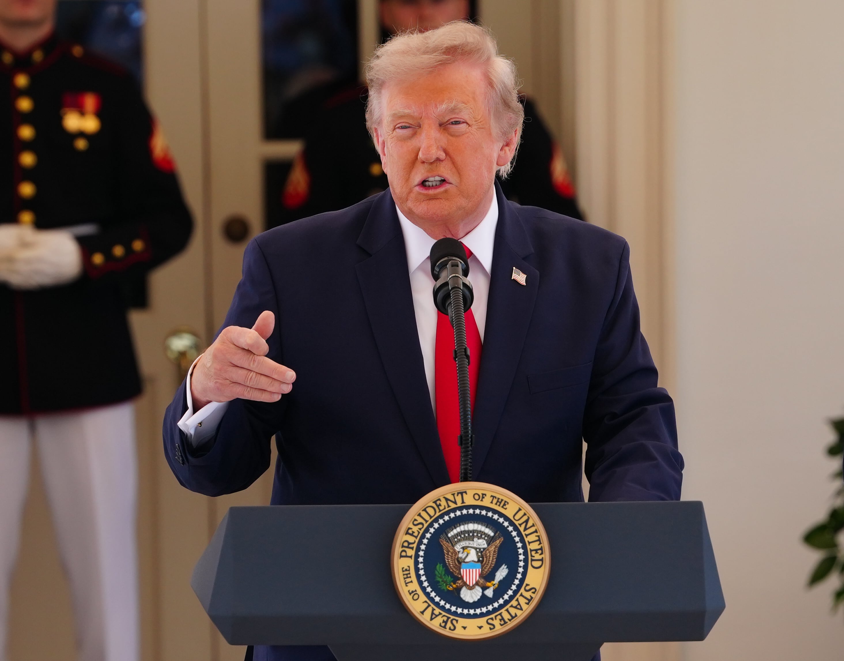 Donald Trump dio por roto el acuerdo de junio con Irán al acusarlo de continuar los ataques contra buques mercantes en las inmediaciones de Ormuz. (EFE/ARCHIVO)