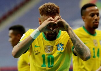 Un corazón con las manos hizo Neyma