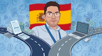 Hombre con gafas y camisa clara frente a una bifurcación de caminos. A la izquierda, símbolos de contaduría; a la derecha, de informática. Bandera de España difusa al fondo.