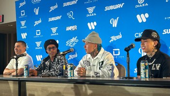 Cantante Blessd y la leyenda Ronaldinho se unen en Florida para un "partido de estrellas"