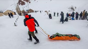 Evacuaron a más de 200 turistas en Mendoza por un fuerte temporal de viento y nieve