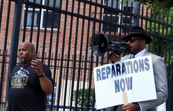 El abogado Damario Solomon-Simmons lidera