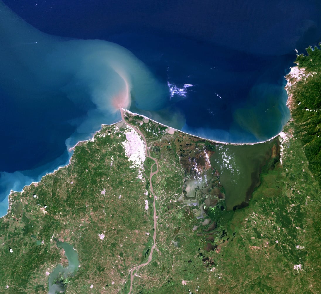 El delta del Magdalena experimenta subsidencia moderada, con el suelo hundiéndose más rápido que el ascenso del nivel del mar. (Wikimedia)