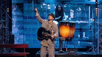 Ricardo Arjona dio su primer show en Buenos Aires: una puesta atrapante, guiños locales y el regalo para una fan