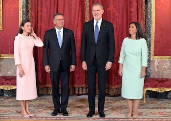 La reina Letizia, el presidente de la República Portuguesa, António José Seguro, el rey Felipe VI y la primera dama, Margarida Maldonado, durante la audiencia ofrecida en el Palacio Real (José Oliva / Europa Press)