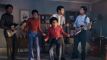 La biopic de Michael Jackson apuesta por el show y deja fuera las sombras