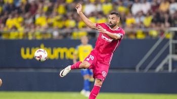 (Crónica) El Ceuta estrena victoria y el Tenerife se lo impide al Cádiz