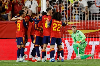 Los jugadores de la selección española celebran el gol de Pubill ante Croacia (EFE / Julio Muñoz)