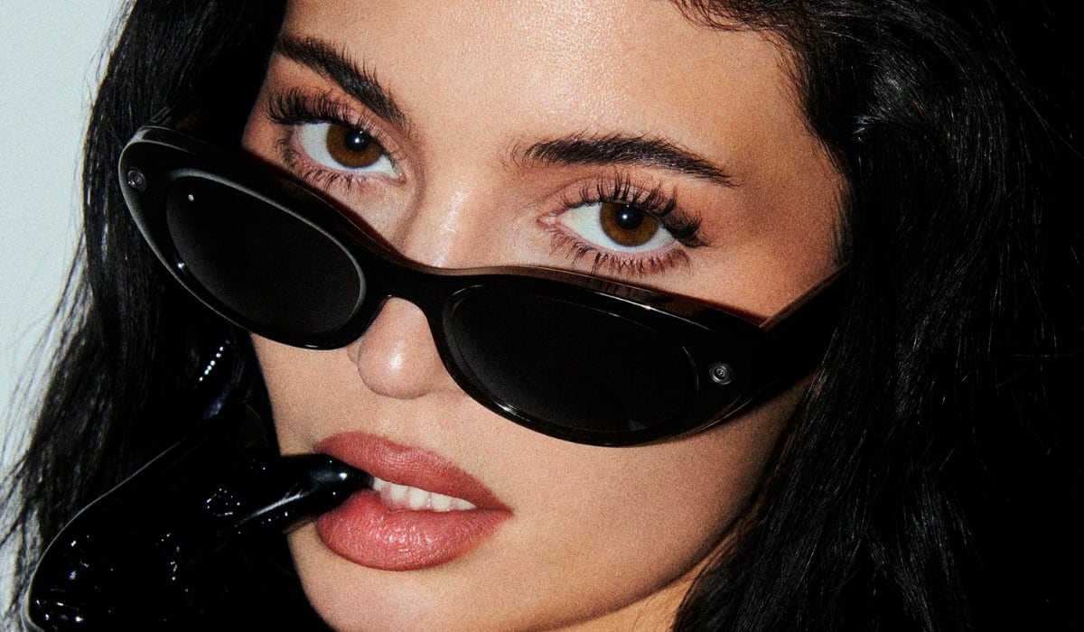 Meta comercializa modelos junto con Ray-Ban, Oakley y Kylie Jenner, con propuestas enfocadas en el uso diario, el deporte y la personalización del asistente de inteligencia artificial. (Meta)