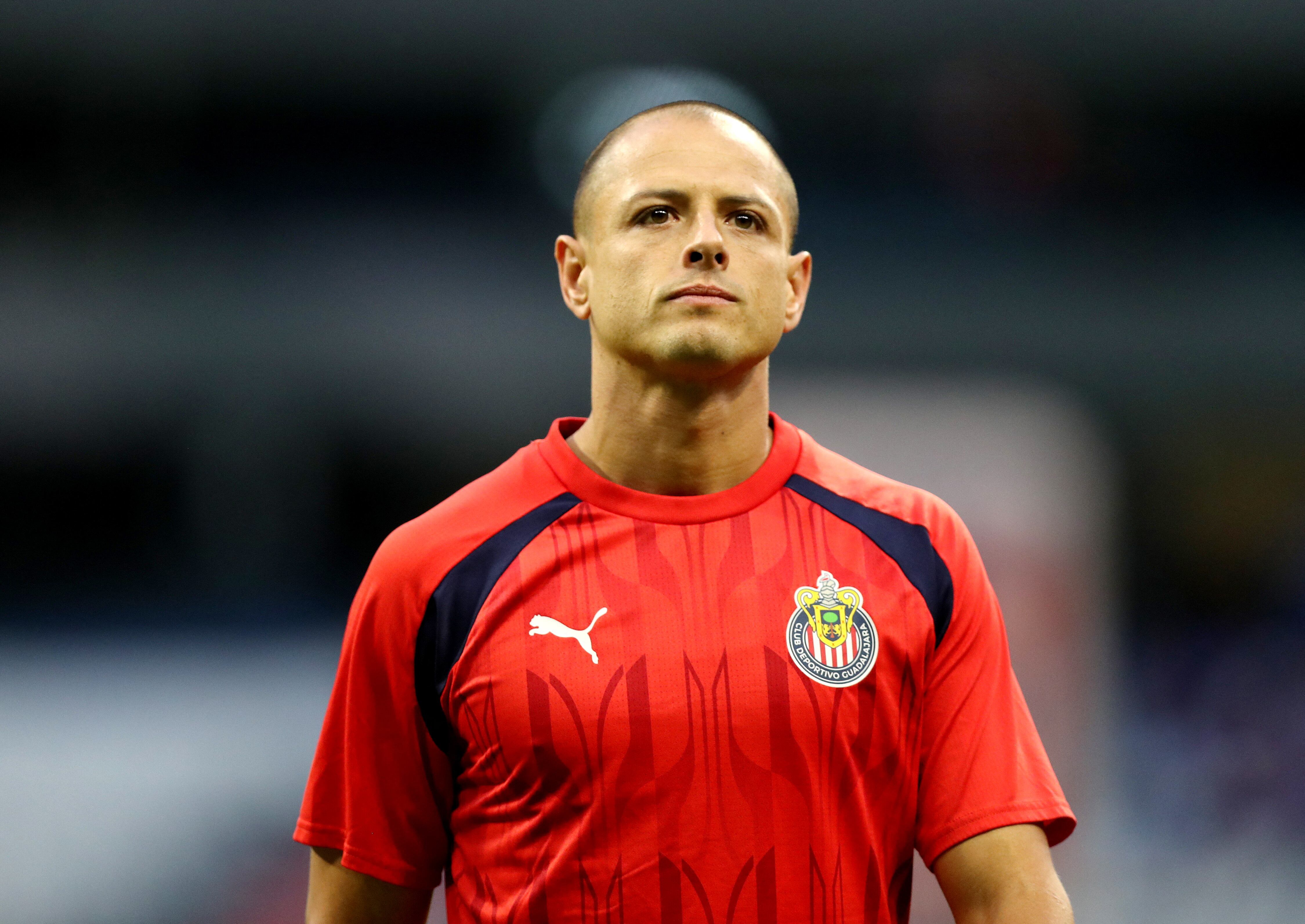 Javier Hernández sigue vinculado a Chivas, según Javi Mier (REUTERS/Raquel Cunha)