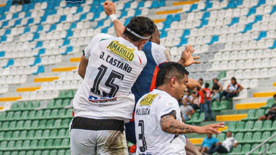 El partido se reanudó luego de una hora, y terminó sin goles - crédito Once Caldas