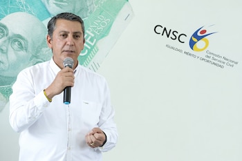 El concurso busca cubrir empleos ocupados actualmente en provisionalidad en una administración que no realiza procesos de selección por méritos desde hace 21 años - crédito Visuales IA