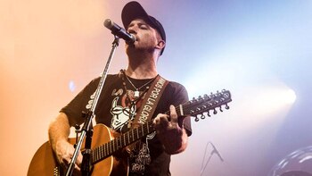 Rolo Sartorio, líder de La Beriso. En 2016, la banda surgida en Avellaneda teloneó a los Rolling Stones