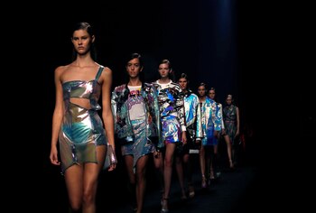 Modelos lucen creaciones de la