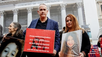 Un colegio de Barcelona pide 70.000 euros a los padres de dos alumnos que se suicidaron: el centro quiere proteger su honor ante acusaciones de abuso sexual