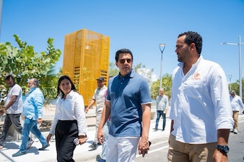 David Collado supervisa en playa El Faro una obra de 67 millones de pesos dominicanos sobre 570 metros lineales y 12,398 metros cuadrados. (Foto cortesía Ministerio de Turismo República Dominicana)