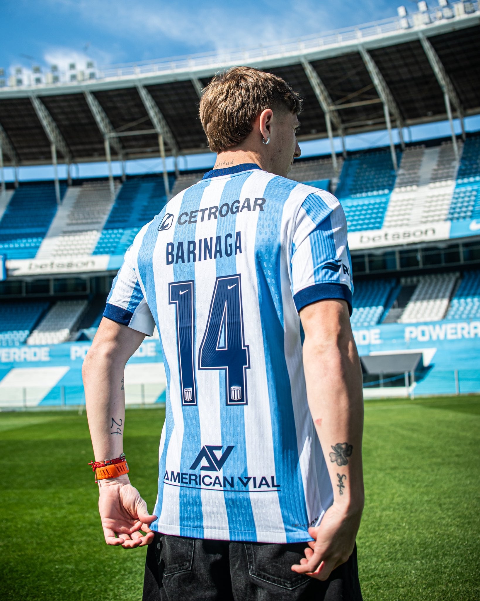 El lateral derecho vestirá el dorsal 14 en la Academia (@RacingClub)