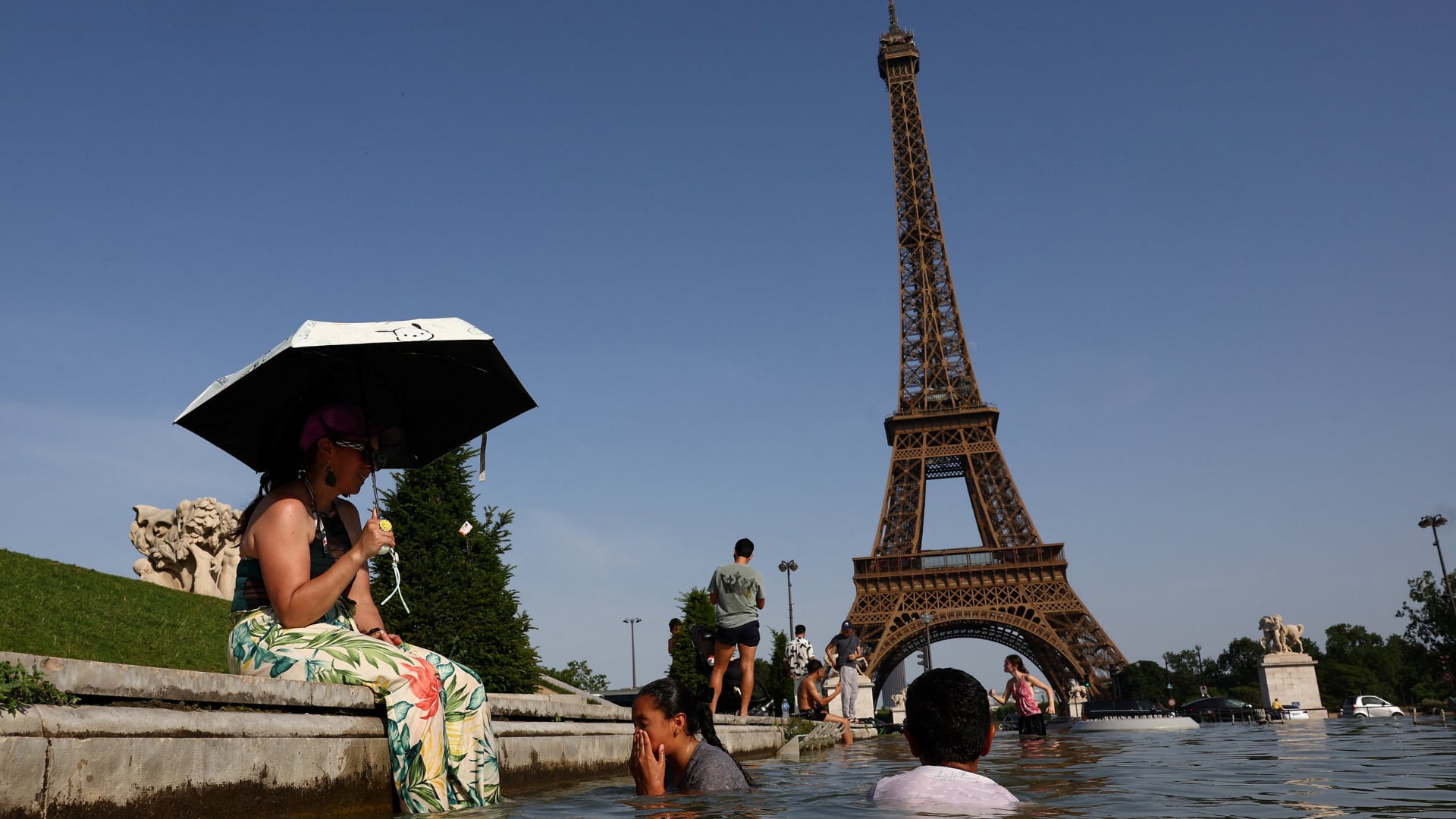 El calor extremo puede alterar la función cerebral y causar irritabilidad, menor atención, confusión y empeoramiento de trastornos neurológicos (REUTERS)