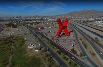 Vista aérea de la Plaza de la Mexicanidad y la escultura de la “X”, inaugurada en el 2013 durante la administración del presidente municipal Héctor Murguía Lardizábal. Foto/Luis H. Cardona