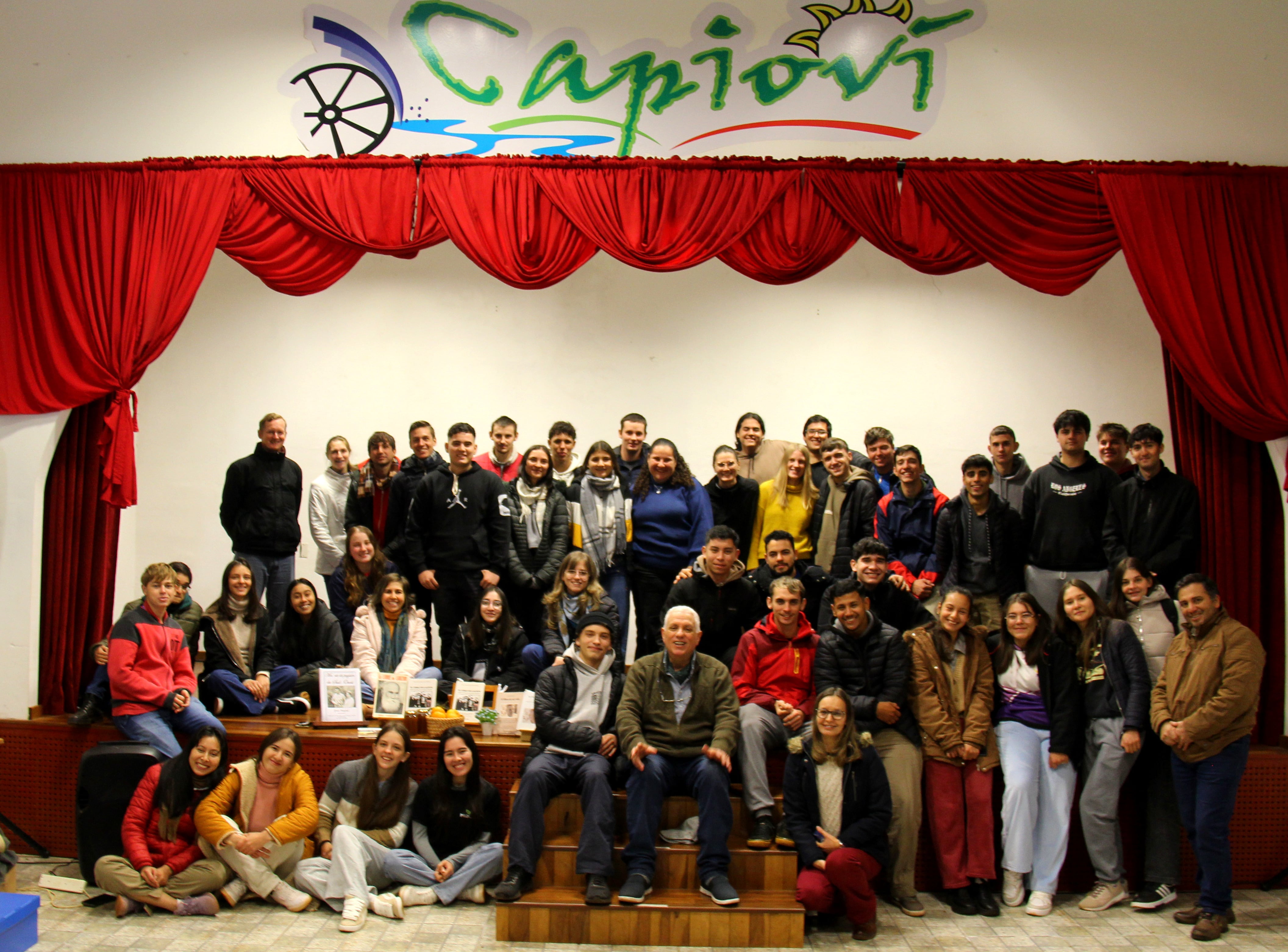 Con alumnos y docentes de una Escuela de la Familia Agrícola misionera en Capioví