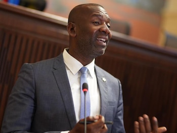 James Hermenegildo Mosquera, representante a