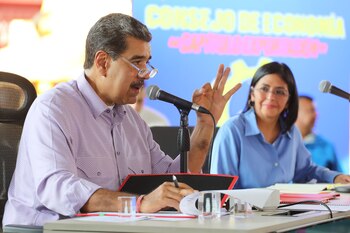 Los perseguidos por Maduro huyen