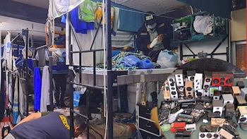 30 celulares, 73 armas blancas,