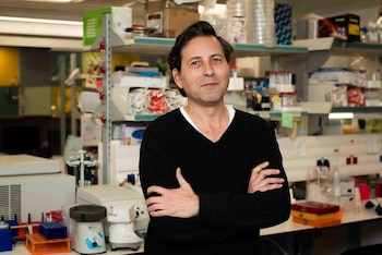 Doctor Moshe Biton en el Instituto Weizmann