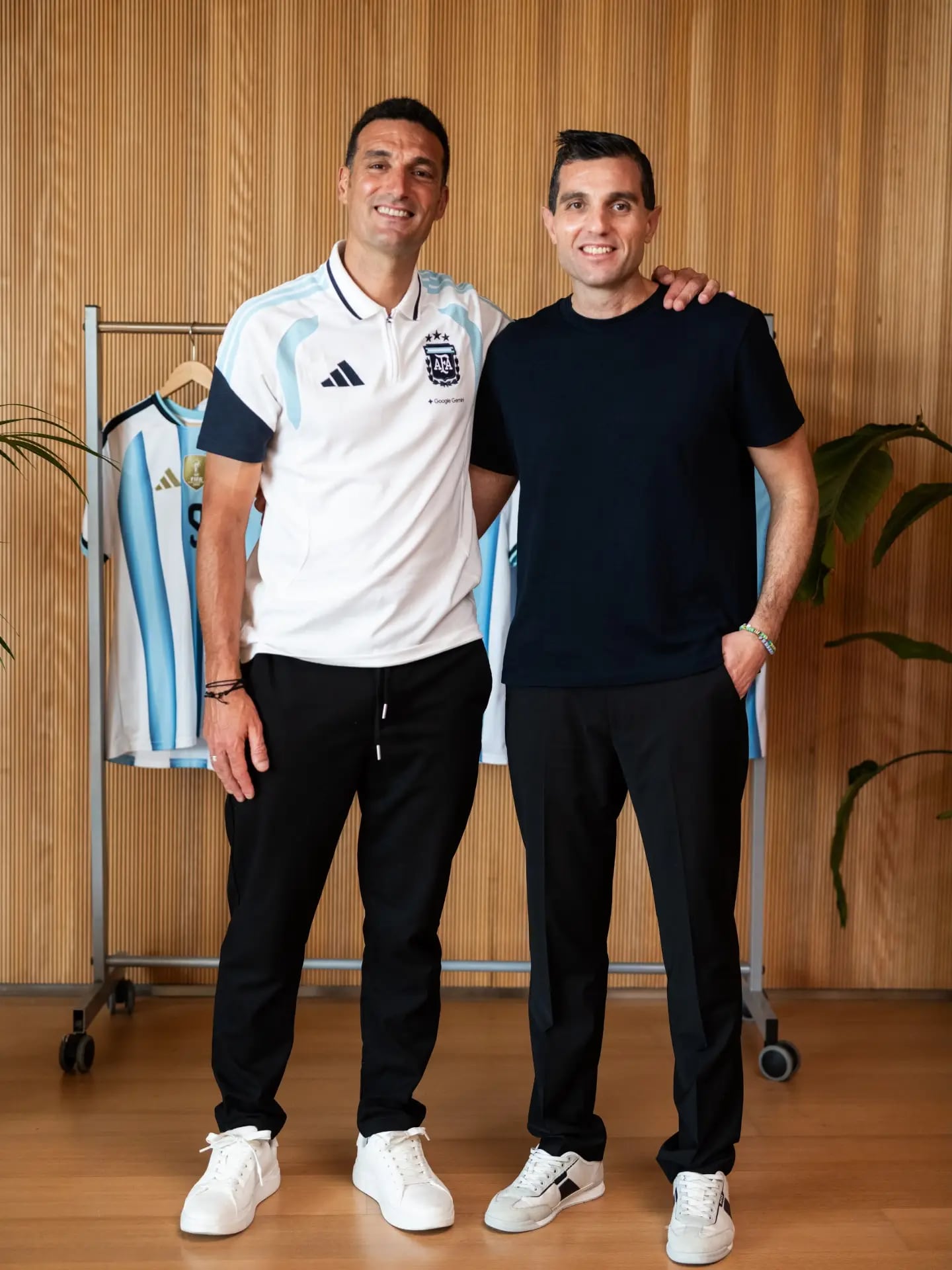 Junto al entrenador de la selección argentina, con el que forjó una amistad en los últimos años