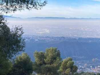 Vista de Granada con contaminación del aire en la ciudad. (Europa Press)