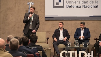 Militarización del espacio exterior: los proyectos de las Fuerzas Armadas argentinas en UNDEF