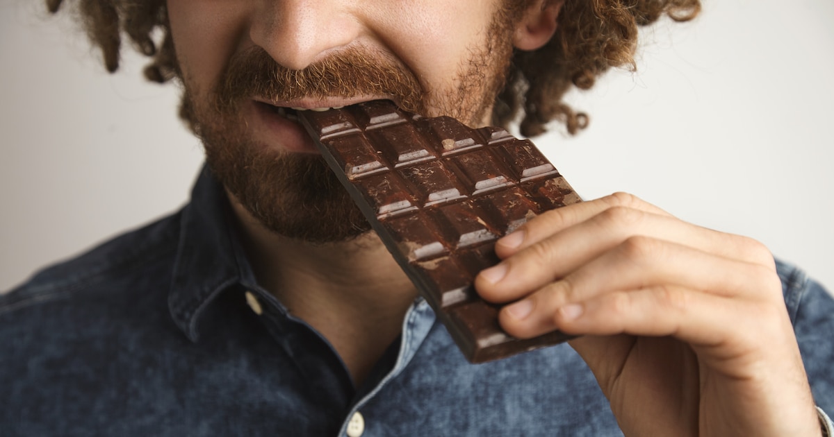 Comer chocolate negro reduce la probabilidad de sufrir problemas de ...