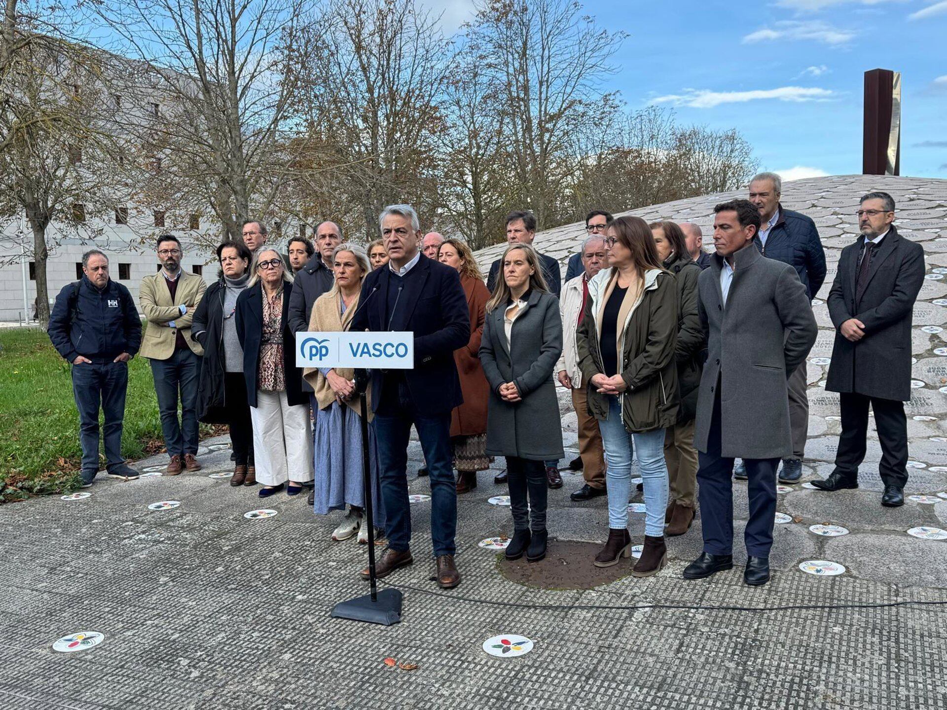 De Andrés (PP) denuncia la «laxitud» en materia de memoria y los intentos de «diluir» el terrorismo de ETA