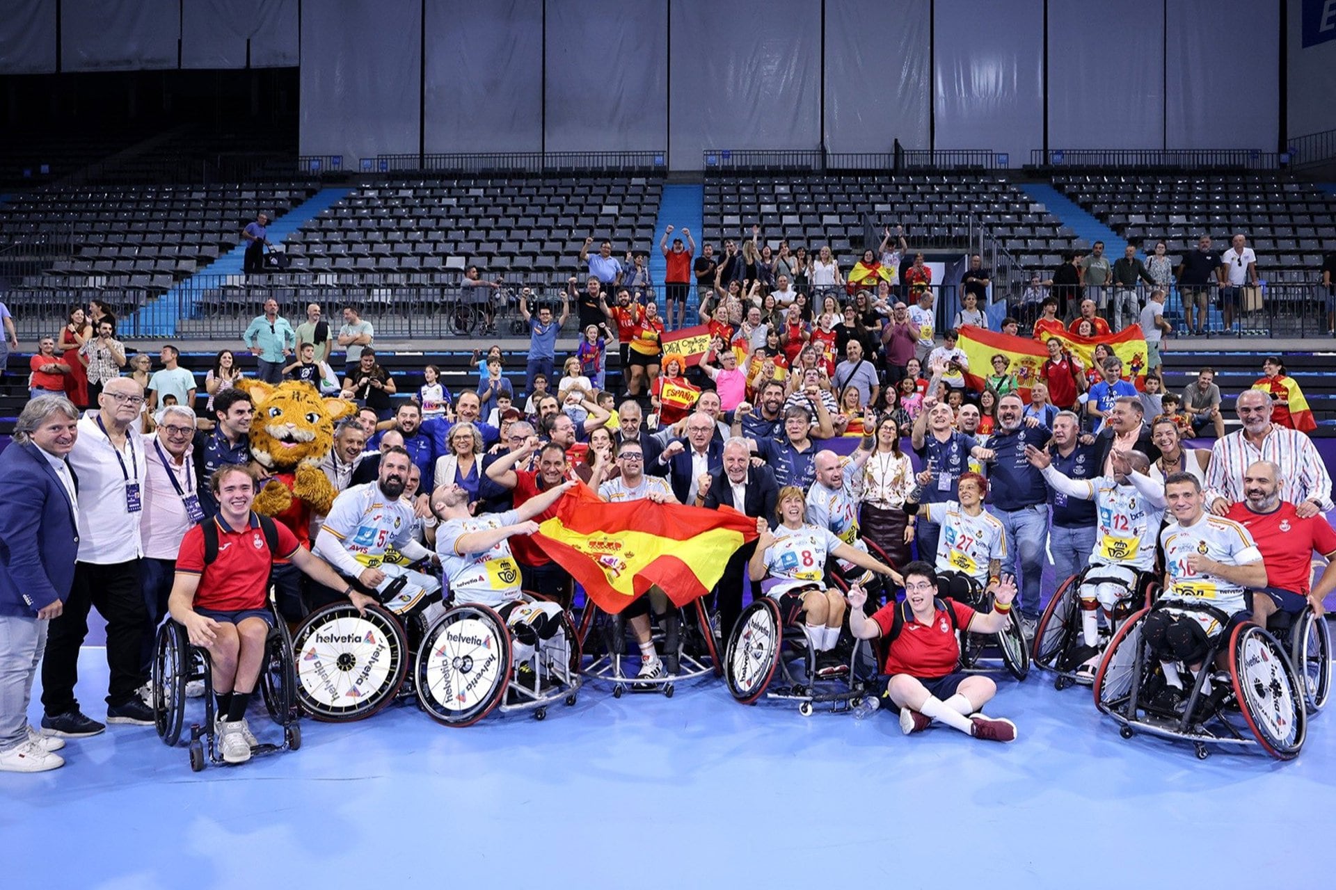 20/09/2026 La selección española de balonmano en silla de ruedas..
La selección española de balonmano en silla de ruedas accedió este sábado a la final del IV Campeonato del Mundo de esta modalidad con equipos mixtos, que se está disputando en el Palau d'Esports de Granollers (Barcelona), gracias a sus triunfos por 7-9, 8-3 y 2-3 ante Brasil en cuartos de final y por 7-6 y 7-6 ante Chile en semifinales.
EUROPA ESPAÑA DEPORTES
RFEBM / X. SOLANAS