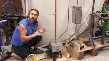 Youtuber construye refrigerador que utiliza fuego y sal para enfriar sin electricidad
