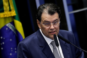 El senador Eduardo Braga, relator del proyecto de ley (REUTERS/Adriano Machado/Archivo)