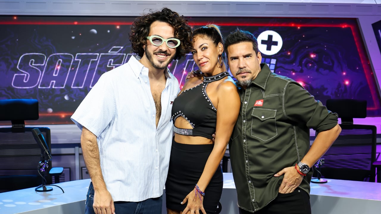 Tilsa Lozano, Gabriel Calvo y Mateo Cedrón conducen ‘Tres al hilo’ en la plataforma de streaming Satélite Plus.