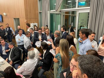 Nicolás Massot en la firma