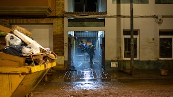 Vecinos de Utiel limpian las