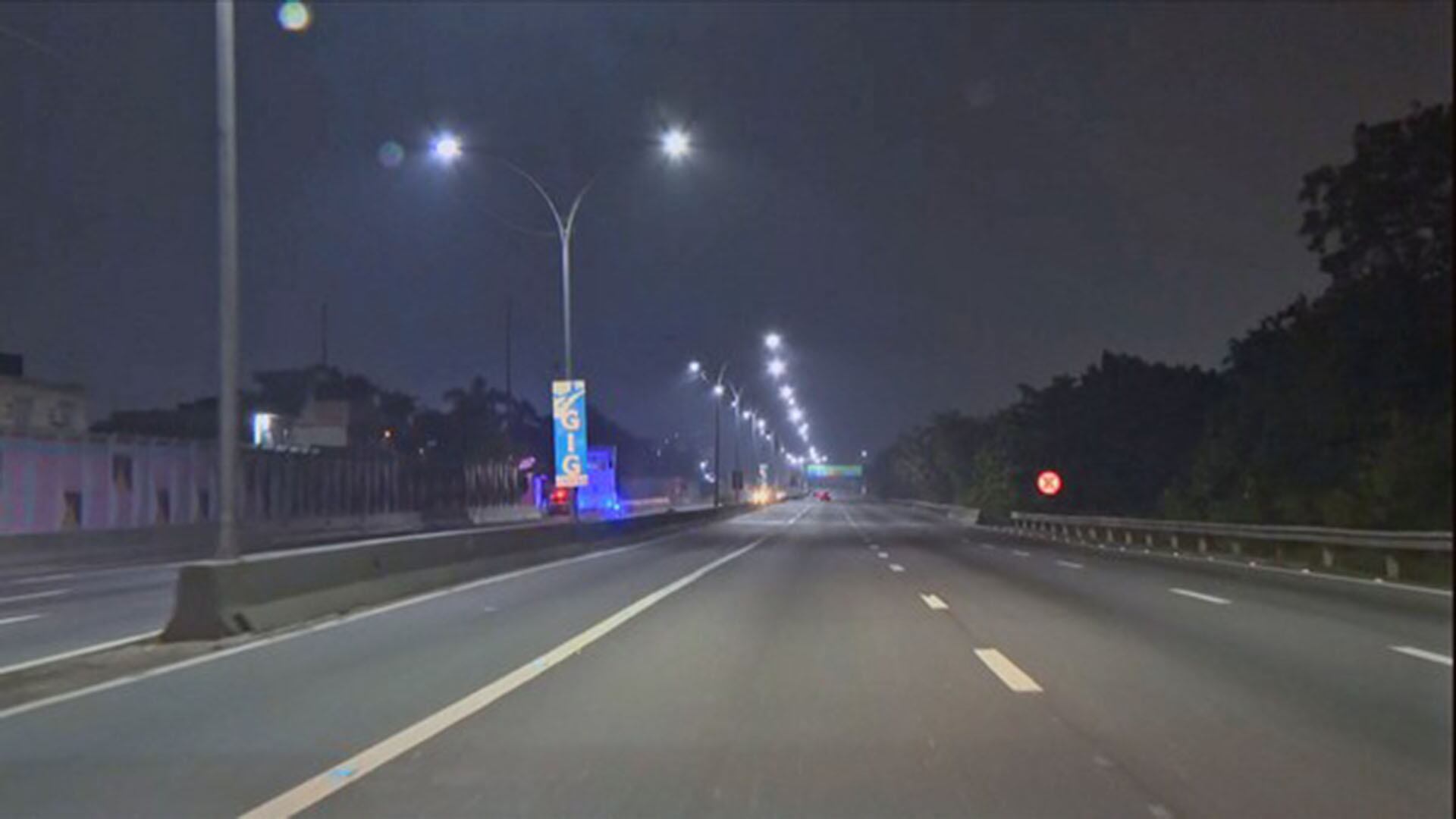 Una de las autopistas de Río sin autos