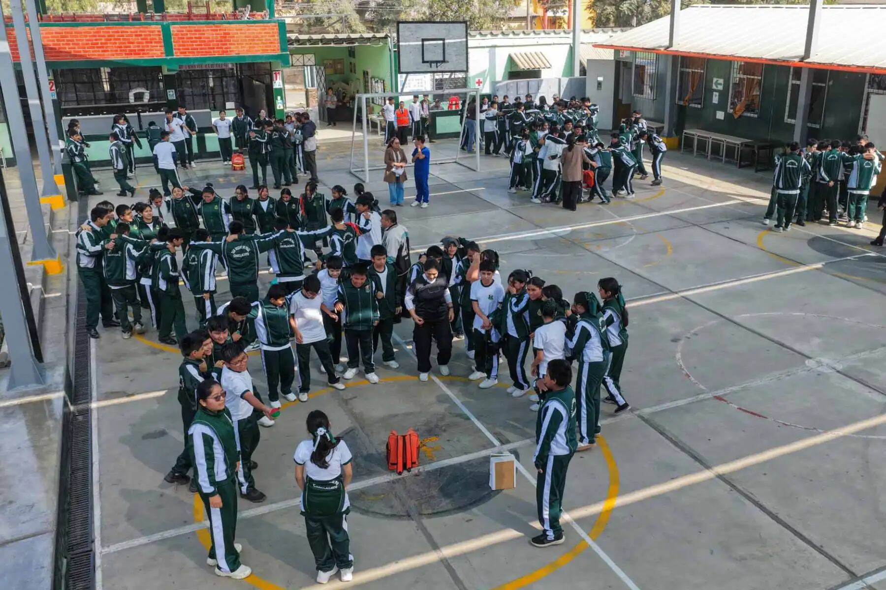 Simulacro en colegios - Andina