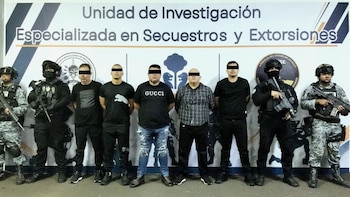 Desmantelan en Guadalajara red de extorsión que operaba con grupos de WhatsApp para cobrar piso: hay 5 detenidos