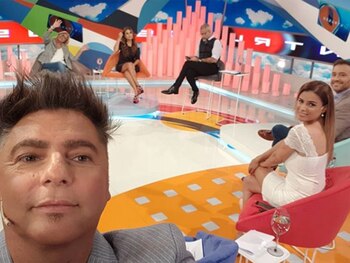 Marina Calabró fue panelista de Intrusos bajo la conducción de Jorge Rial y junto a Débora D'Amato, Marcela Tauro, Adrián Pallares y Daniel Ambrosino