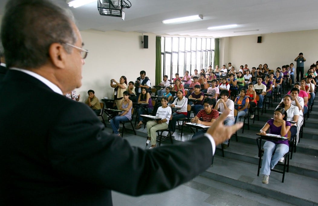 De acuerdo a los proyectos de ley, se redefinirían las pensiones para maestros de universidades e institutos. - crédito Andina