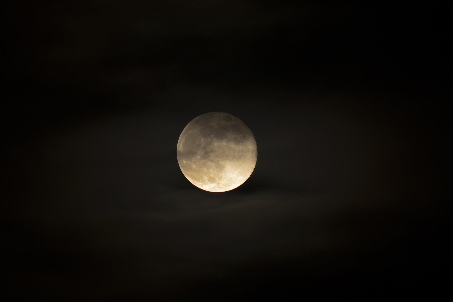 El fenómeno recibe el nombre tradicional de Luna del Ciervo, utilizado por pueblos originarios de Norteamérica