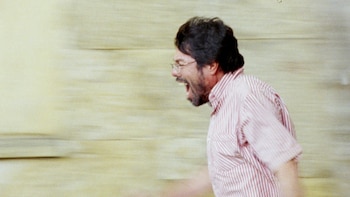 ‘Un poeta’, la película que retrata el narcisismo de los escritores “fracasados” frente a la hipocresía del mundo cultural: “Es fácil vendernos como buenas personas”