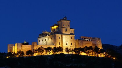 El increíble castillo de un pueblo español que perteneció a los templarios y tiene un santuario en su interior