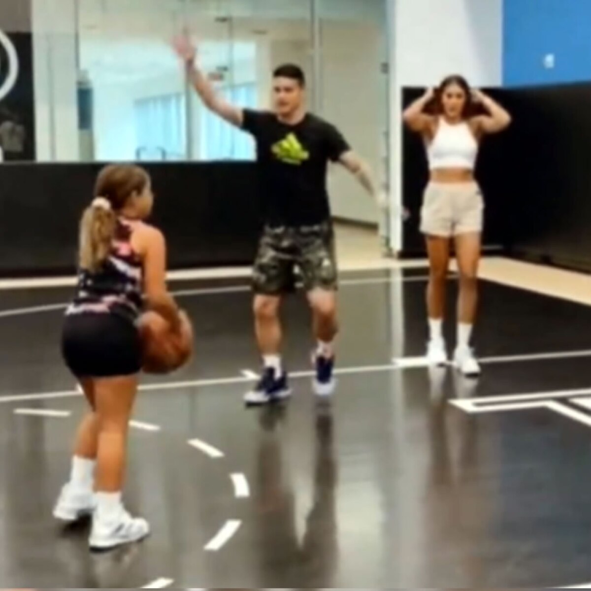 A pesar de estar separados, James Rodríguez y Daniela Ospina comparten un partido de baloncesto junto a su hija Salomé - Infobae