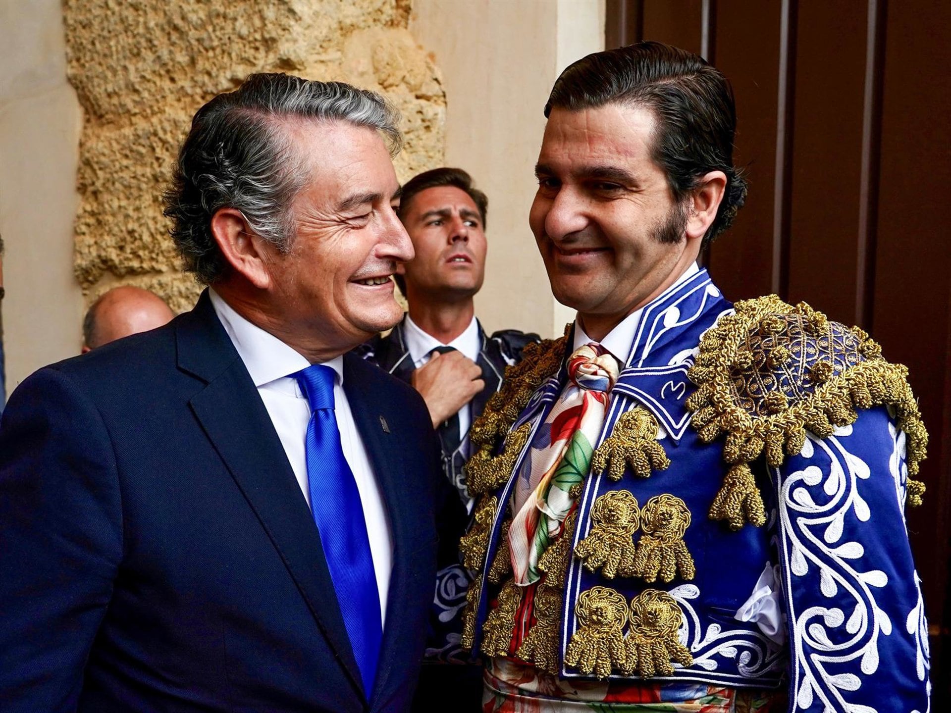 05/09/2026 El vicepresidente primero y consejero de Presidencia, Sanidad y Emergencias, Antonio Sanz, saluda al torero Morante de la Puebla durante la tradicional corrida Goyesca.
EUROPA ESPAÑA SOCIEDAD
ALEX ZEA/ EUROPA PRESS