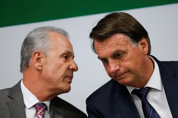 Bento Albuquerque junto a Jair